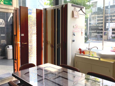 ドアの展示、東京ショールーム